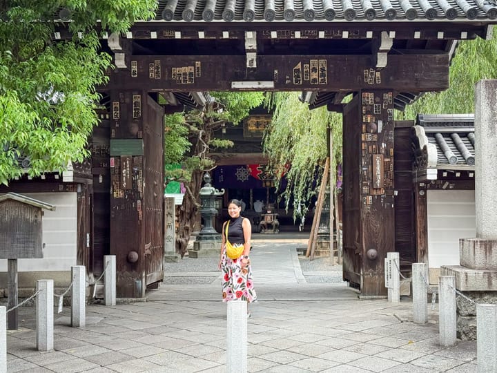 A short visit to Rokkakudō in Kyoto, the legendary birthplace of ikebana.